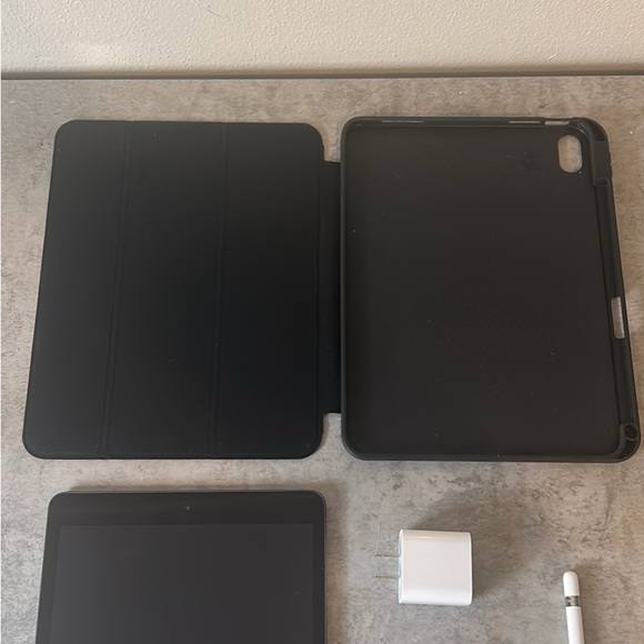 Apple Space Gray iPad with Case and Accessories - Picture 1 of 7
